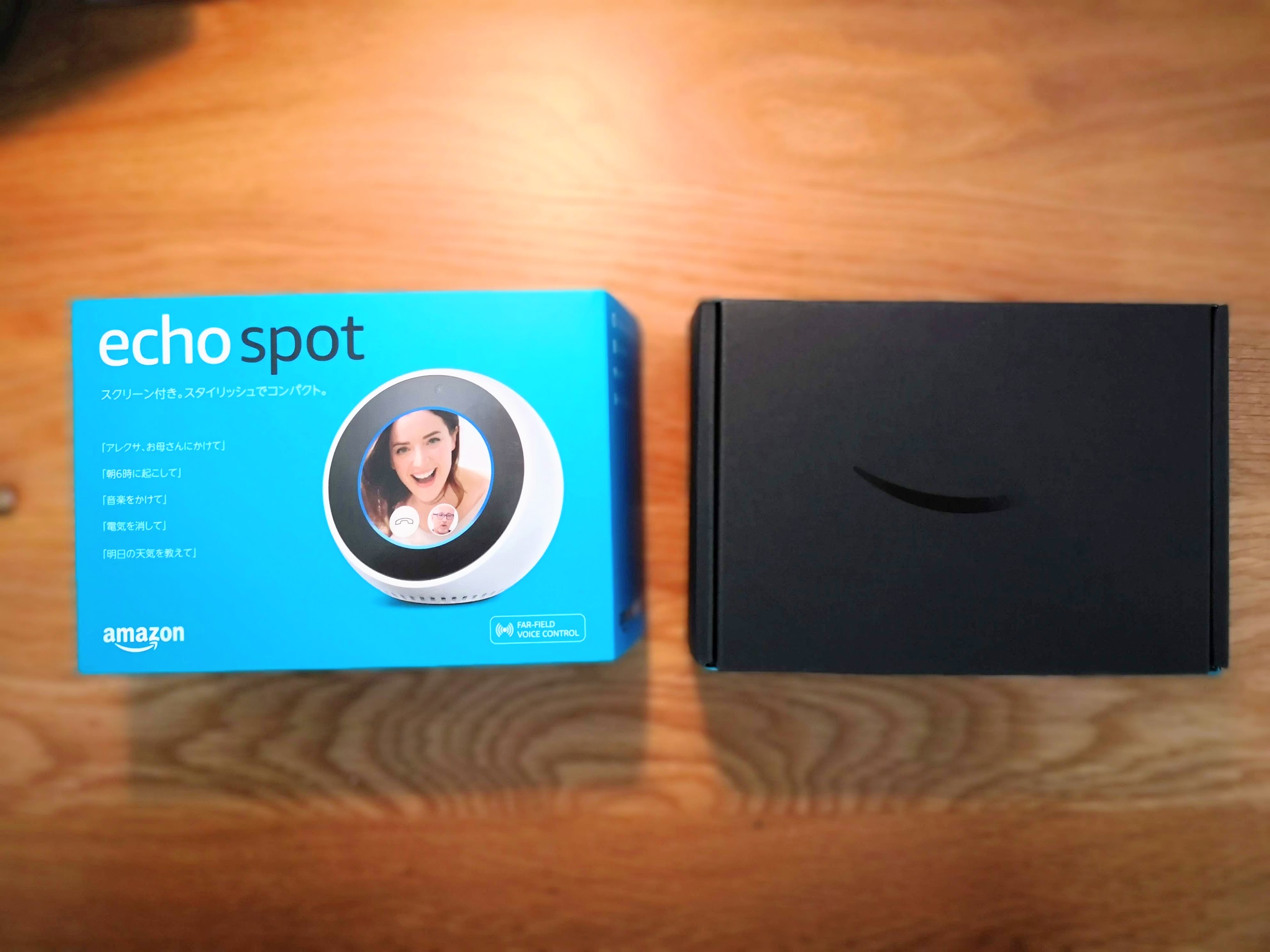 Amazon Echo Spotの外箱、内箱を並べた様子